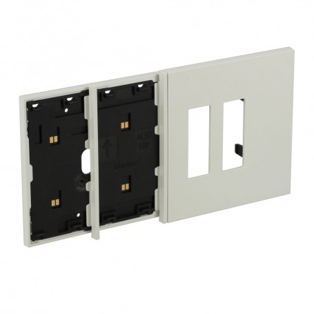 Bticino Living Now KW8104M02 Frame 4 Moduli Bianco con mostrina doppia presa Italia, per supporto K4704